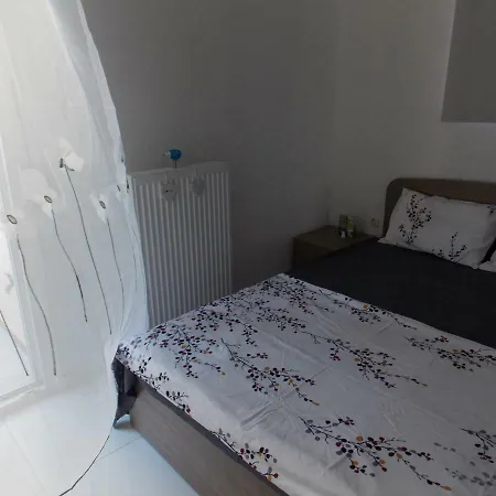 Filippou 13 Luxury Aprts With Balcony דירה *