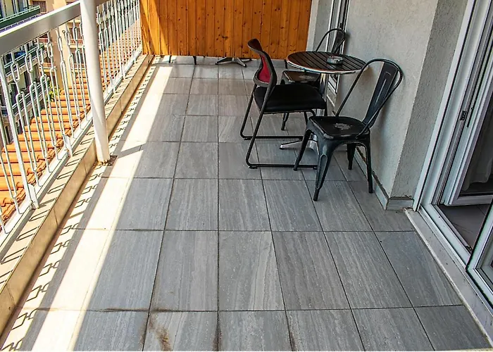 Filippou 13 Luxury Aprts With Balcony شقة